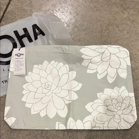 ALOHA Collection Max Pouch Floral grey white may day special edition NWOT - Picture 2 of 4
